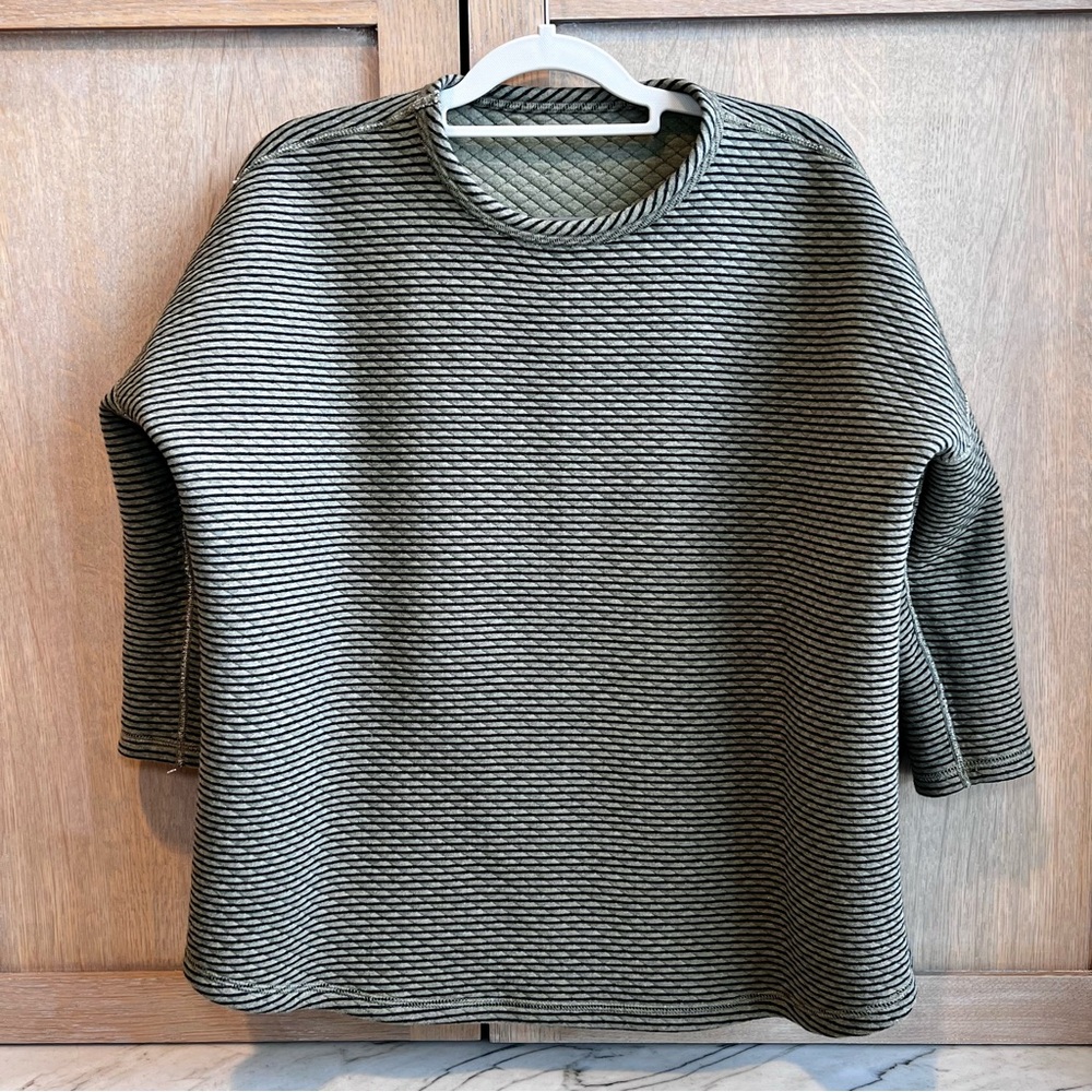 TUCKERNUCK Ally Swing Quilted Reversible Sweatshirt Sage Green Tennis Preppy S - Picture 16 of 17